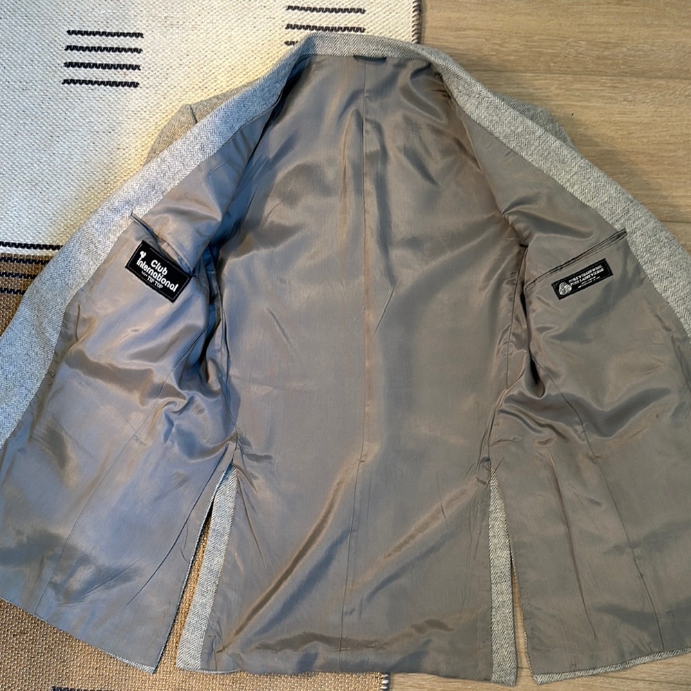 Vintage Gray Blazer with Brown Suede Elbow Patches - Picture 6 of 9